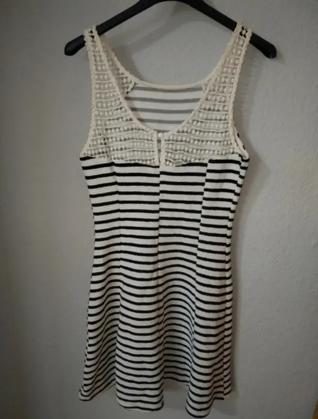 Vestido rayas blanco y negro con encaje