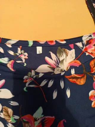 Blusa floral manga corta escote cuadrado