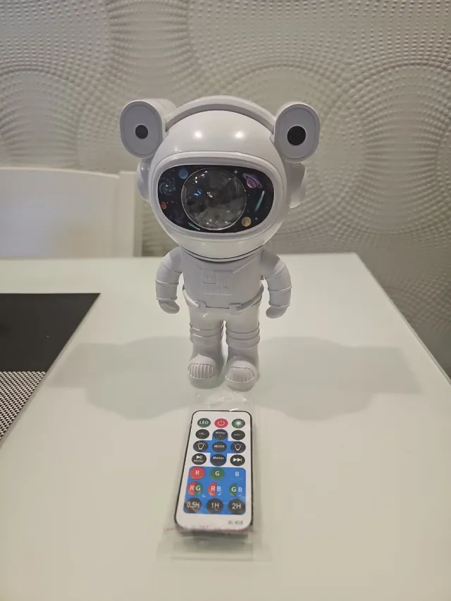 Astronauta proyector de estrellas