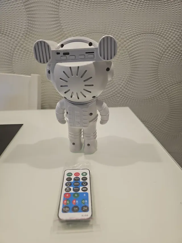 Astronauta proyector de estrellas