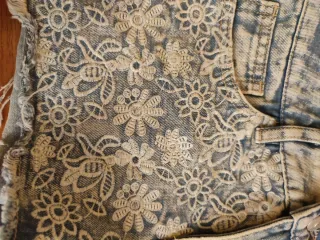 Shorts vaqueros bordados talla 36