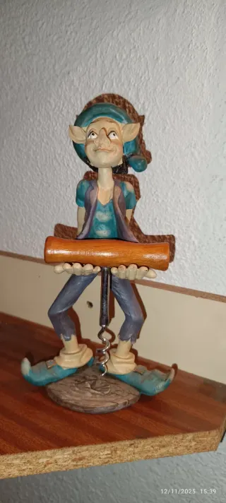 Figura de duende sacacorchos