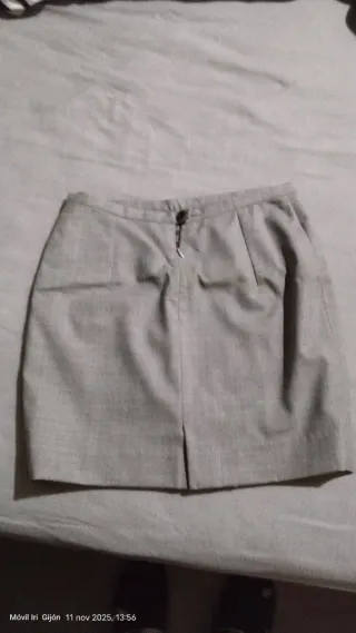 Traje de chaqueta y falda gris