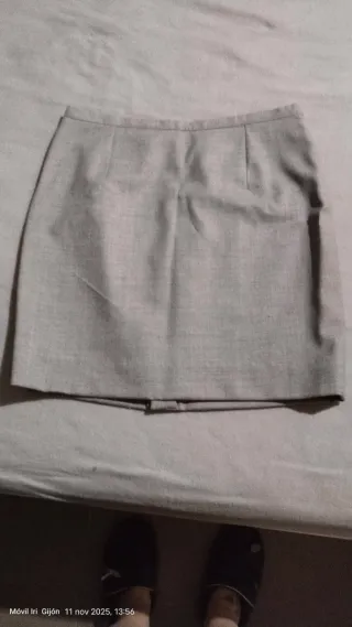 Traje de chaqueta y falda gris