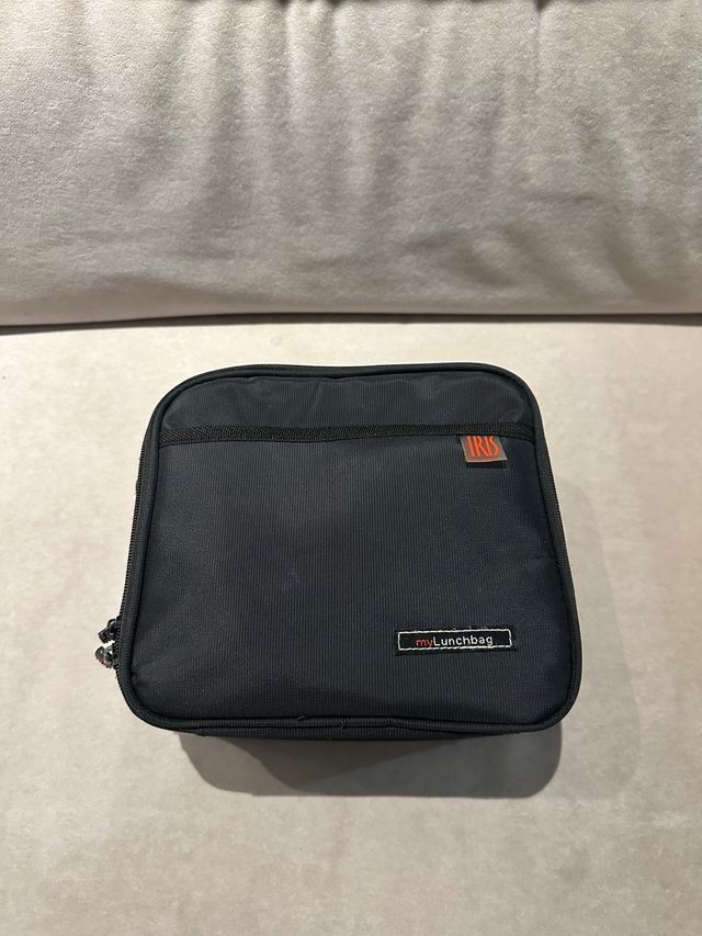 Bolsita de comida negra