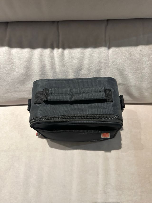 Bolsita de comida negra