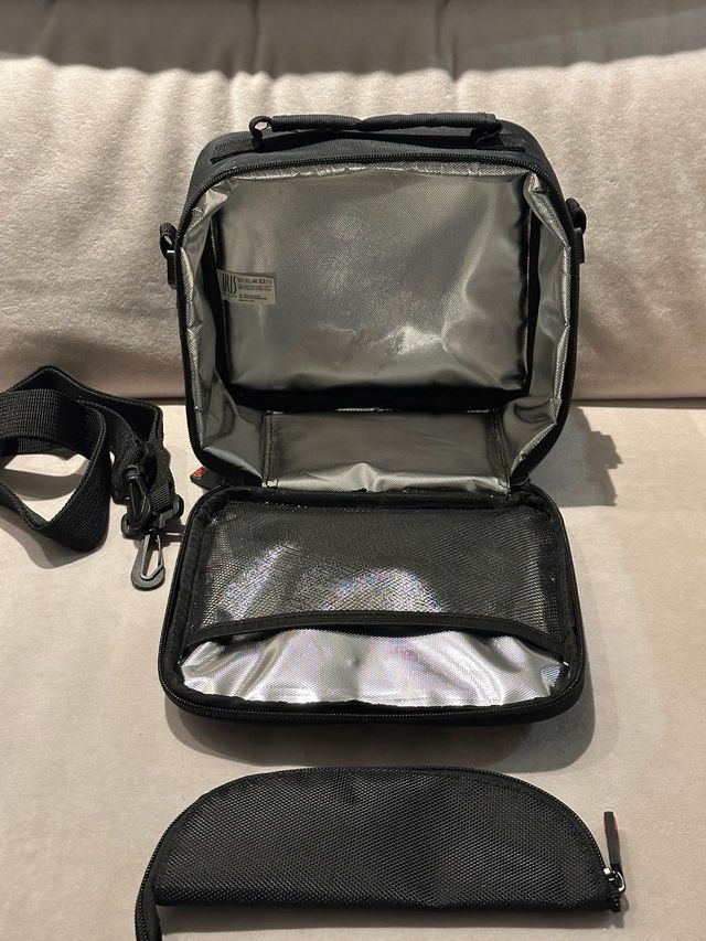 Bolsita de comida negra