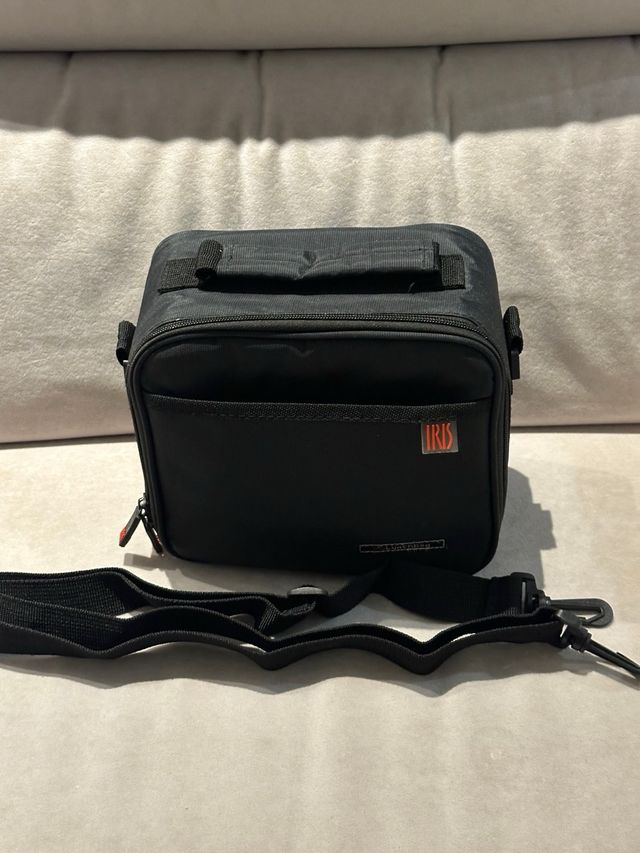 Bolsita de comida negra