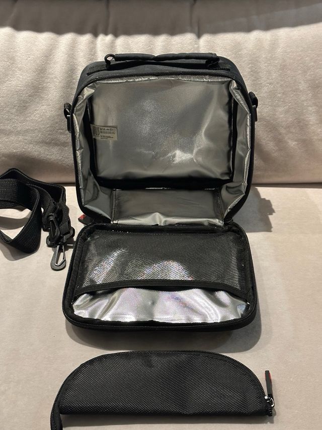 Bolsita de comida negra