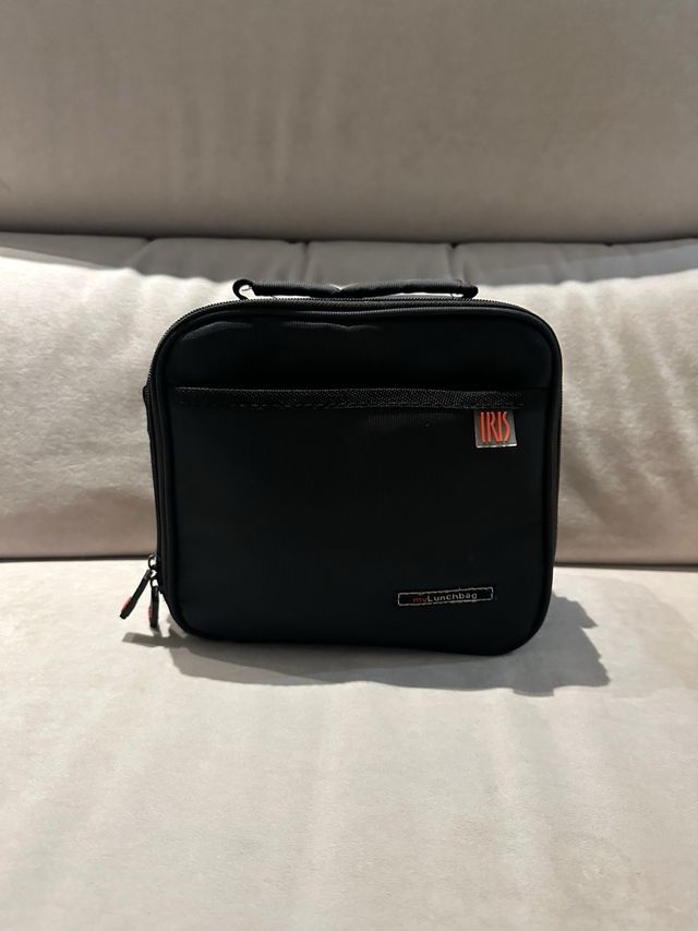 Bolsita de comida negra