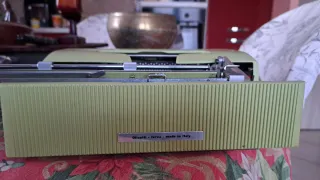 Macchina da scrivere vintage olivetti ivrea