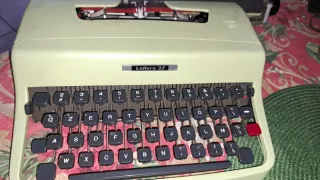 Macchina da scrivere vintage olivetti ivrea