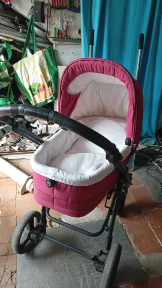 Carrito de bebé rosa