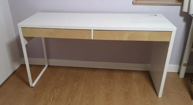 Escritorio IKEA MICKE blanco y madera