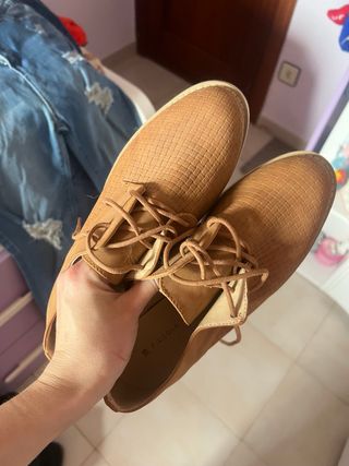 Zapatos marrones con cordones