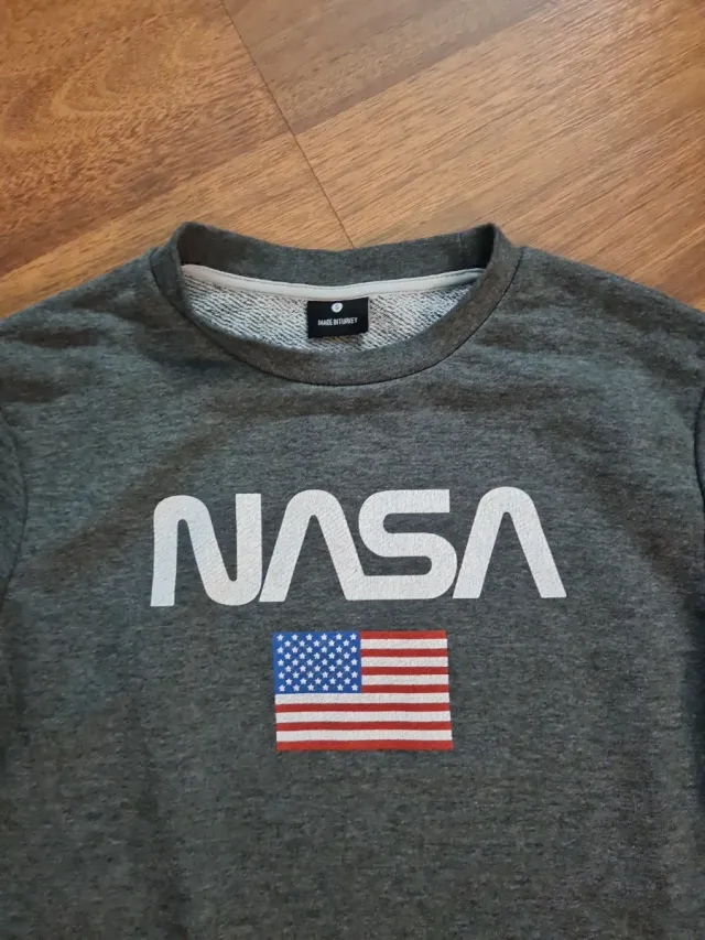 Sudadera NASA gris con bandera USA