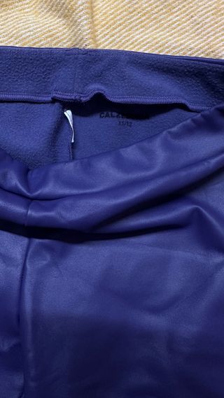 Pantalón efecto piel Calzedonia morado 11/12 años