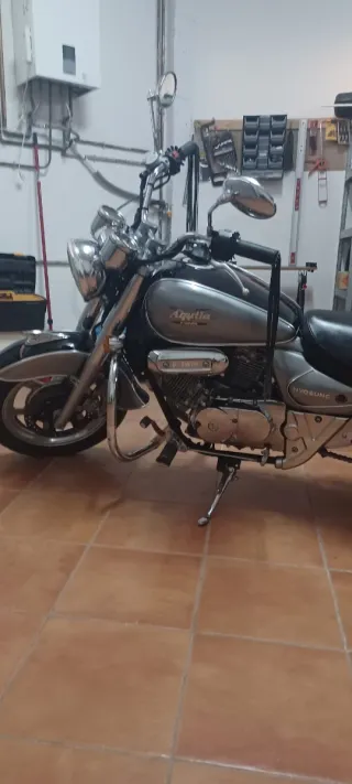 Hyosung Aguila GV 250 cc. 27.000 km. Año 2001.