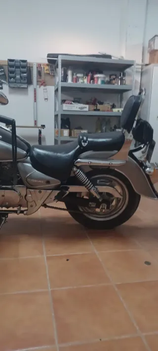 Hyosung Aguila GV 250 cc. 27.000 km. Año 2001.