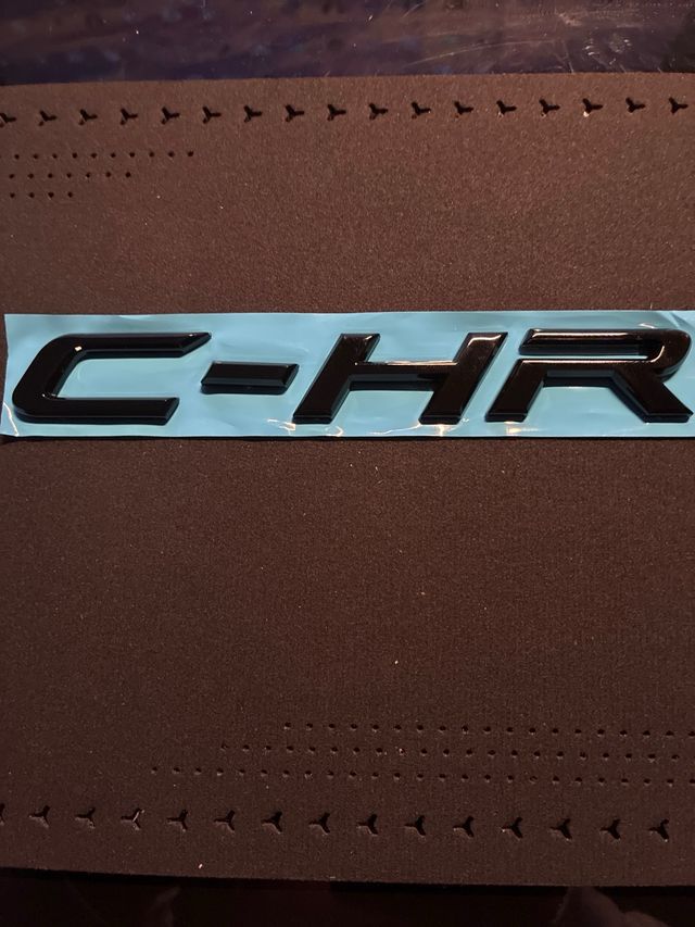 Logo C-HR Negro Brillante