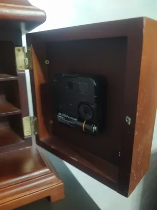 Orologio da tavolo vintage in legno