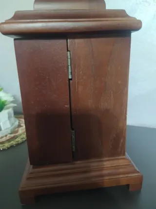 Orologio da tavolo vintage in legno