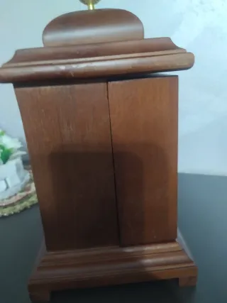 Orologio da tavolo vintage in legno