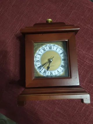 Orologio da tavolo vintage in legno