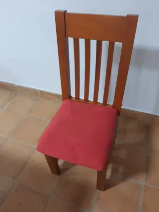 Conjunto mesa y 4 sillas madera maciza