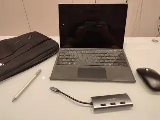 Microsoft Surface Pro 7 + extras