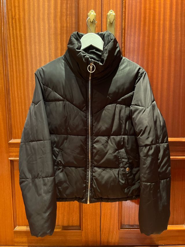 Abrigo acolchado Bershka negro talla S