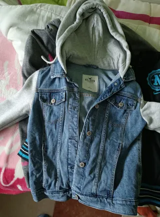 Chaqueta vaquera Hollister con capucha