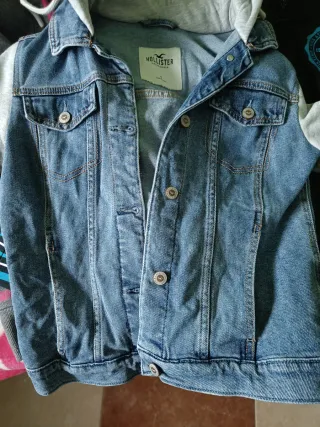 Chaqueta vaquera Hollister con capucha