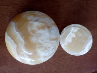 Joyero de piedra beige y blanco