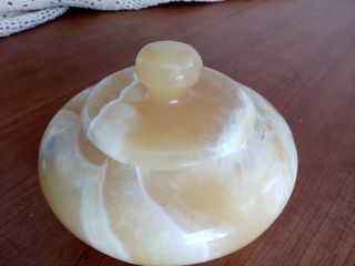 Joyero de piedra beige y blanco