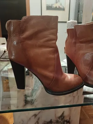 Botines de piel marrón tacón