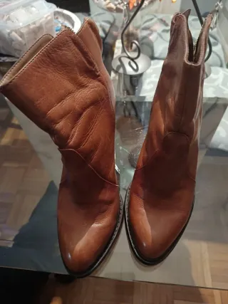 Botines de piel marrón tacón