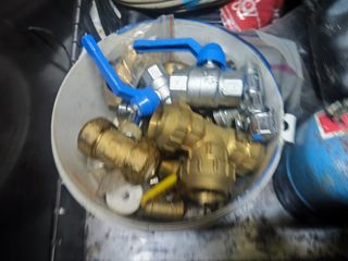 Latiguillos y diversas llaves ,codos etc