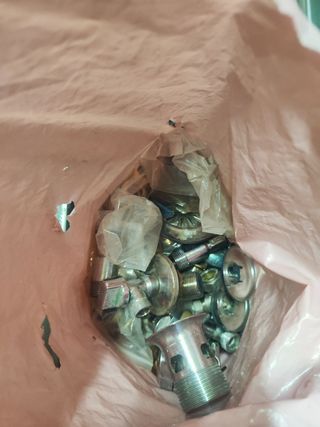 Latiguillos y diversas llaves ,codos etc