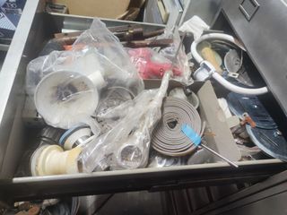 Latiguillos y diversas llaves ,codos etc