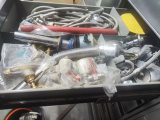 Latiguillos y diversas llaves ,codos etc