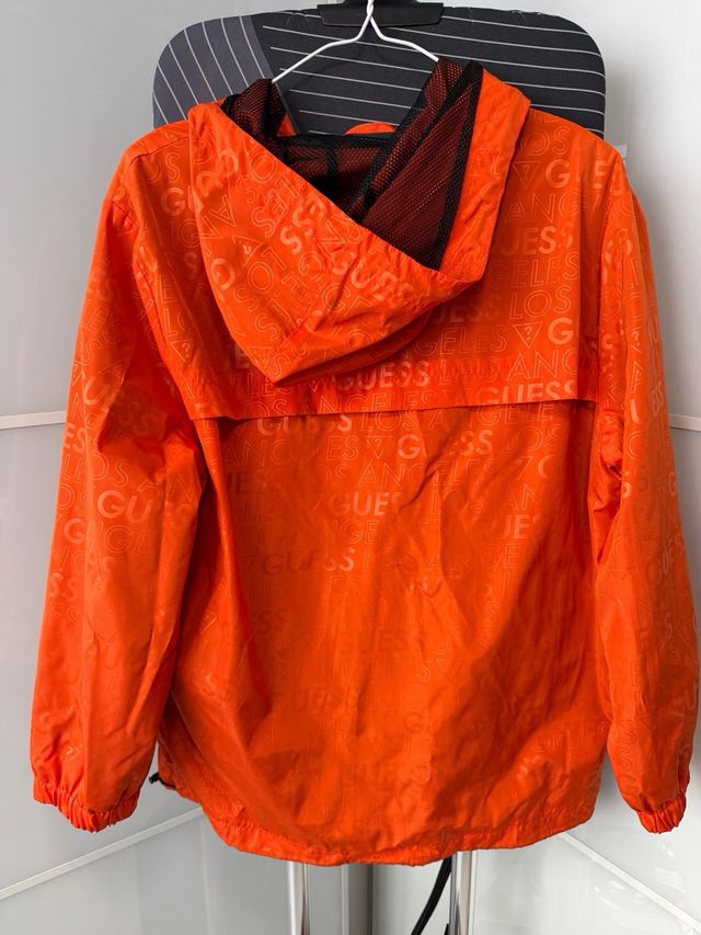 Chaqueta Guess naranja cropped talla M.