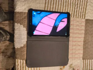 Tablet Samsung Negra con Funda Gris