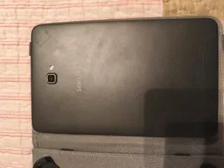 Tablet Samsung Negra con Funda Gris