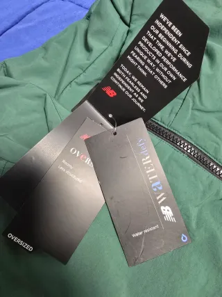 Chaqueta Bomber New Balance Impermeable