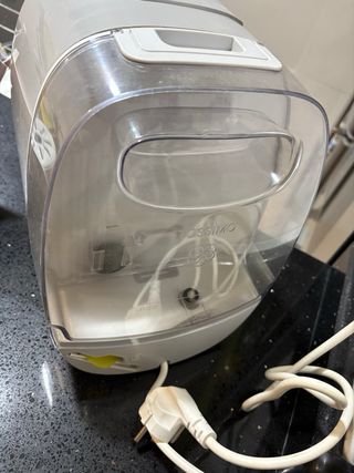 Cafetera Tassimo Bosch con 2 carcasas, gris y roja