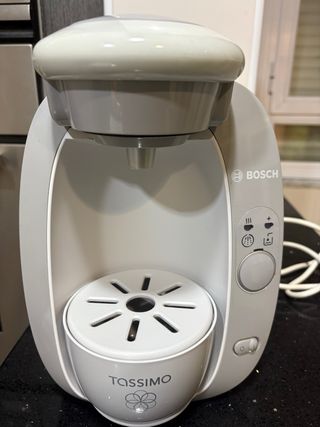 Cafetera Tassimo Bosch con 2 carcasas, gris y roja