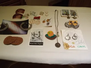 Bisutería antigua: pendientes, collares...