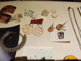 Bisutería antigua: pendientes, collares...