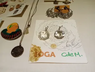 Bisutería antigua: pendientes, collares...